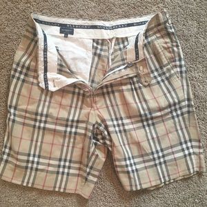 Burberry Golf Nova check shorts size 34